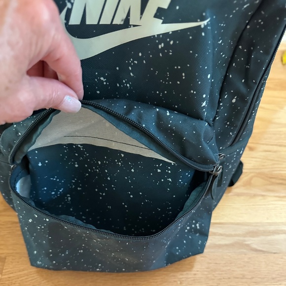 Nike Speckle Paint Splatter Green White Backpack - Picture 5 of 15